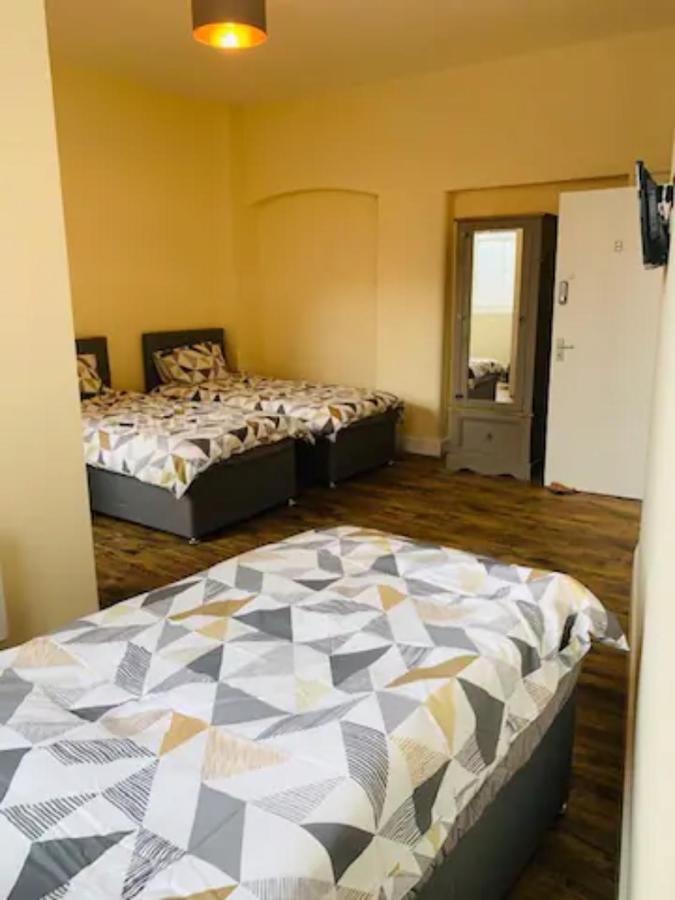 ليدز 8 Fish Street, Budget City Centre Accomodation المظهر الخارجي الصورة