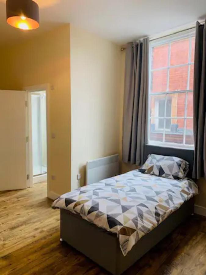 ليدز 8 Fish Street, Budget City Centre Accomodation المظهر الخارجي الصورة