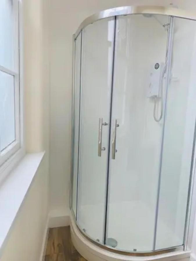 ليدز 8 Fish Street, Budget City Centre Accomodation المظهر الخارجي الصورة